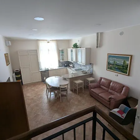 Lemon Tree Apartment